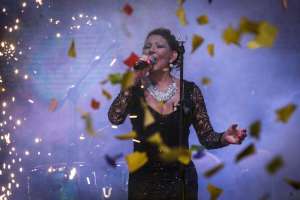 Jazm&iacute;n hizo un homenaje a Sharon en el concierto del 1 x 1 (VIDEO)