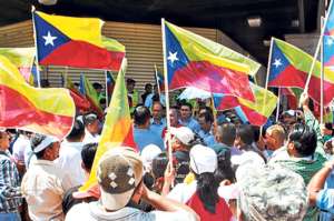 Los habitantes de Huaquillas pidieron ser atendidos por el prefecto, Esteban Quirola, sin conseguirlo. Es la segunda vez que no tienen respuesta. 