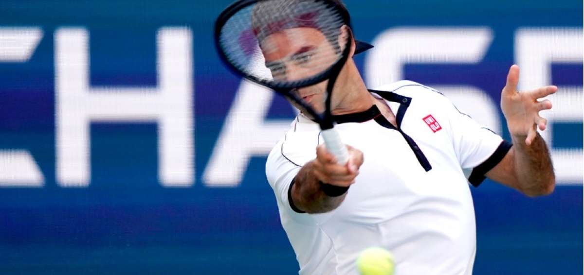 Federer arrolla a Evans y pasa a cuarta ronda del US Open