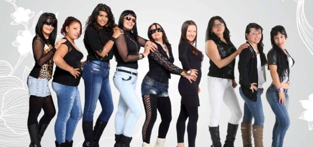 La colombiana Gina Potes, tercera desde la izquierda, cre&oacute; la fundaci&oacute;n de ayuda a v&iacute;ctimas de quemaduras con &aacute;cido. Ella se considera un ave f&eacute;nix, porque se levant&oacute; de entre las cenizas y super&oacute; su situaci&oacute;n de violencia familiar.  