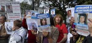 Familiares de personas desaparecidas realizan concentraciones al frente de Carondelet.