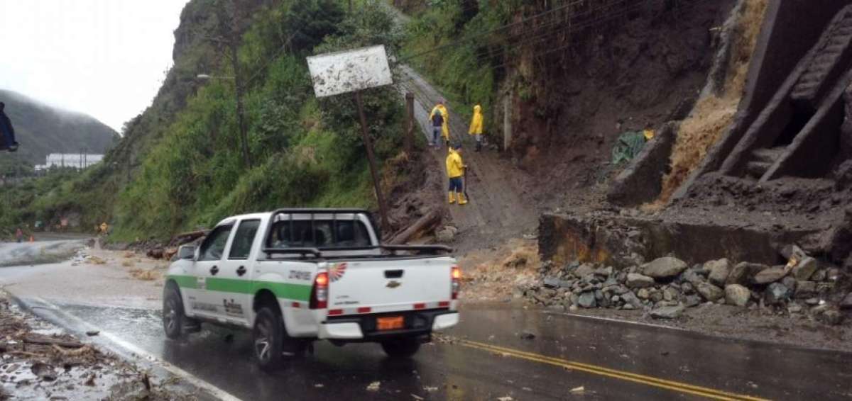 Los aludes bloquean v&iacute;as de dos cantones de Tungurahua