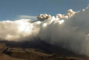 Instituto Geofísico vigila una señal de tremor en el interior del volcán Cotopaxi