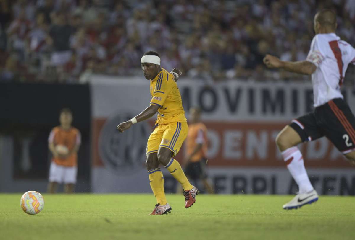 Tigres se hab&iacute;a puesto en ventaja en el primer tiempo ante River que al final empat&oacute;. Foto: AFP