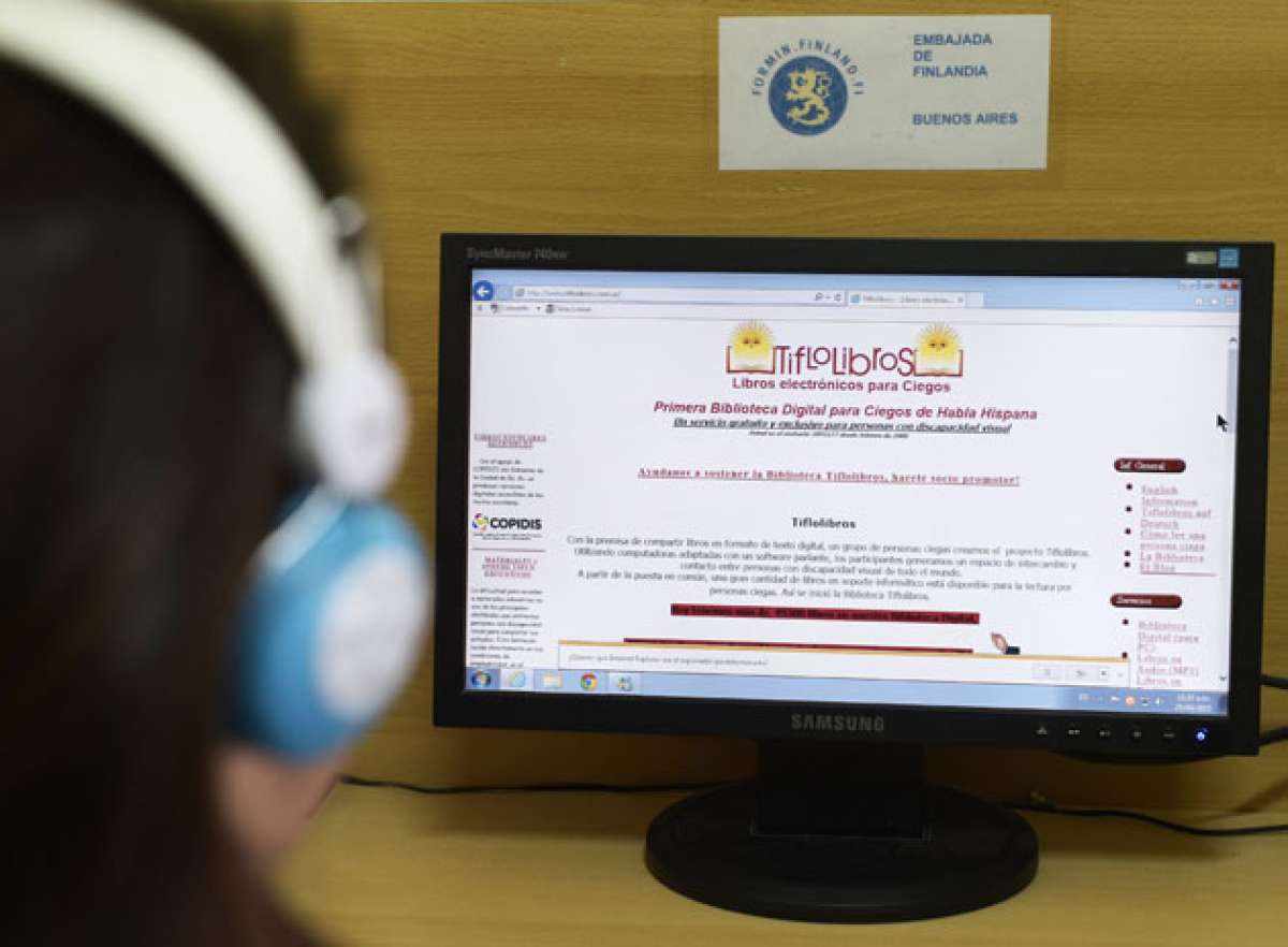 Tiflonexos, la red social del proyecto, tiene 7.500 inscritos, en forma gratuita, y 300 instituciones adheridas. Ahora la biblioteca digital pone en red unos 50.000 t&iacute;tulos en espa&ntilde;ol. Fotos: AFP
