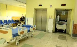 Los internos de Infectolog&iacute;a  del centro m&eacute;dico tienen camas electr&oacute;nicas para  descansar. Cortes&iacute;a