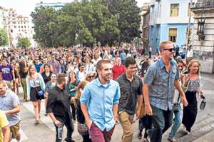 En La Habana, los cubanos esperan que el flujo de turistas aumente considerablemente con el relajamiento del embargo impuesto por Estados Unidos desde 1962. Foto: AFP