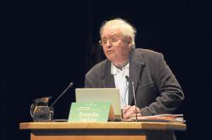 El fil&oacute;sofo argentino Ernes Laclau debi&oacute; abandonar su pa&iacute;s en 1969 debido a la dictadura. FOTO TOMADA DE  STREETS DEPT.COM.