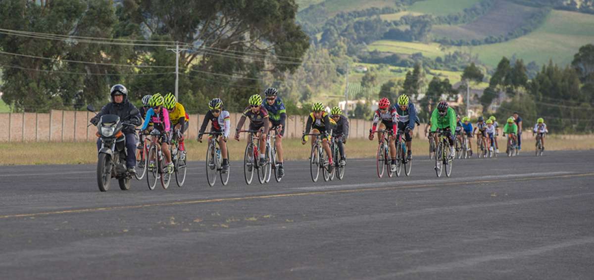 Desde muy peque&ntilde;os los ciclistas carchenses aprenden a montar bicicleta, la cual utilizan en cualquier terreno y distancia.