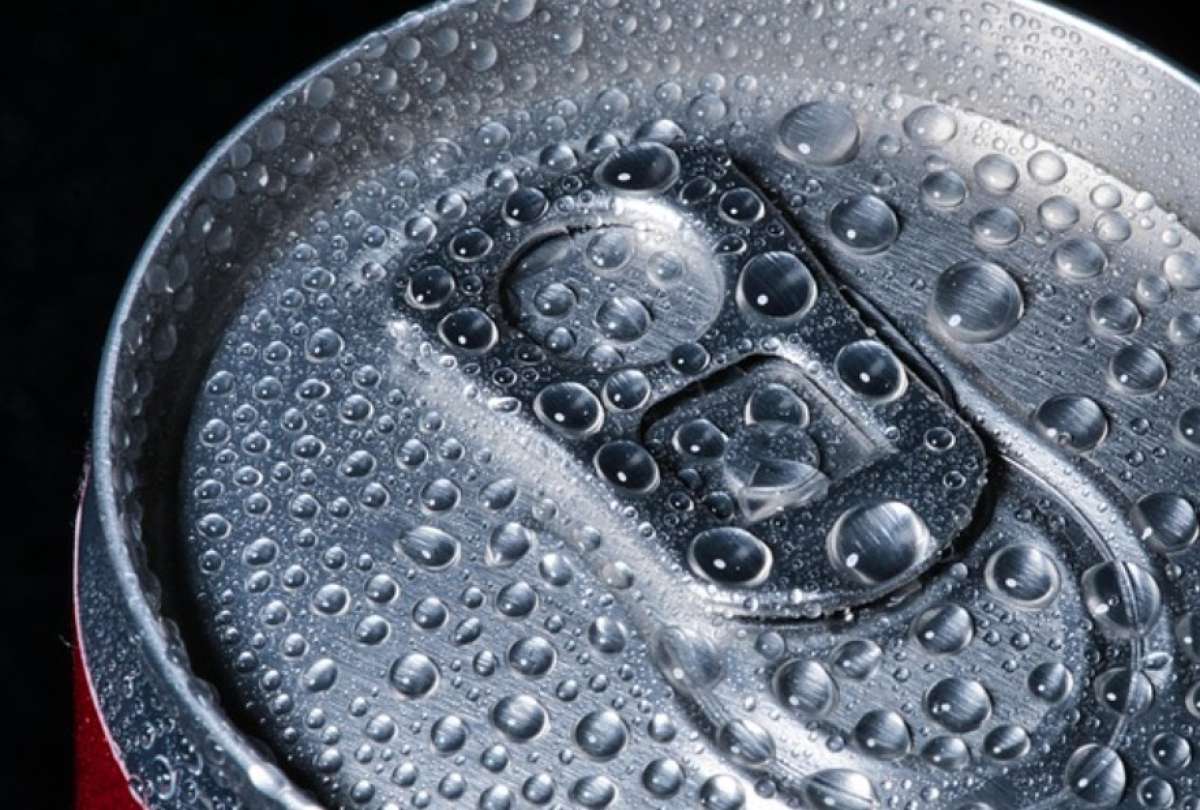 Autoridades alertan sobre el incremento de consumo de bebidas energizantes en adolescentes.