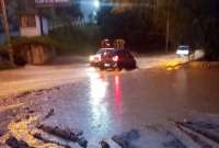Lluvias provocaron acumulación de agua en las vías en Cuenca (Azuay).