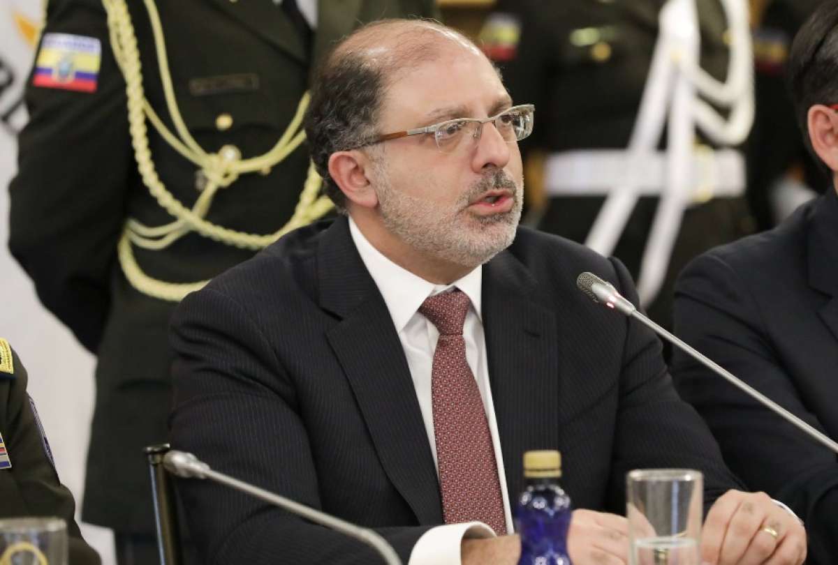 El presidente de la Asamblea, Henry Kronfle, anunció el recorte de personal.