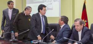 Los ministros de Defensa, Ricardo Pati&ntilde;o; y coordinador de Seguridad, C&eacute;sar Navas, junto a otros funcionarios, informaron detalles de lo acontecido.   