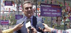 Jos&eacute; Serrano, presidente de la Asamblea Nacional, promueve una petici&oacute;n del indulto.