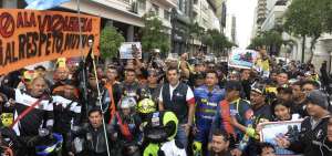 La caminata empez&oacute; a las 10:00 en el Parque Centenario. Los manifestantes llegaron al Malec&oacute;n 20 minutos despu&eacute;s. 