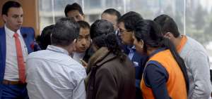 Luego de conocer la sentencia del conjuez David Jacho, los procesados consultaron con sus abogados las acciones legales que podr&iacute;an interponer.
