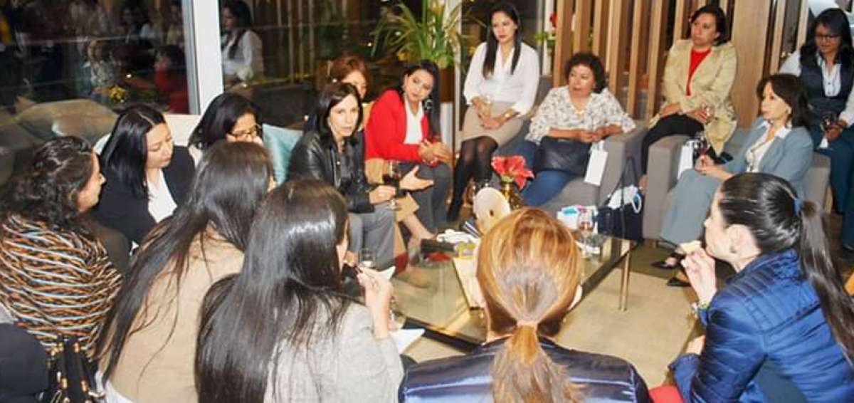 Las mujeres aspiran integrarse al mercado laboral. Ellas saben que la lucha es compleja y dispareja porque a los hombres les cuesta menos escalar.