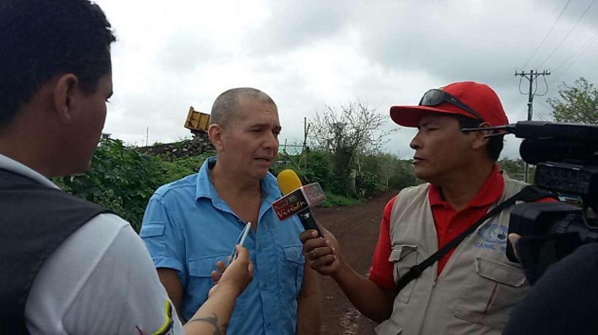 El gobernandor Eli&eacute;cer Cruz defiende la determinaci&oacute;n de salarios por IPC. Foto: Cortes&iacute;a del Consejo de Gobierno de Gal&aacute;pagos