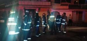 Los bomberos impidieron que el fuego se propagara a otras viviendas.