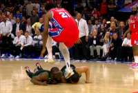 Duro accidente en el partido entre 76ers vs. Celtics de la NBA