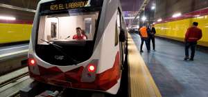 Len&iacute;n Paucar (29 a&ntilde;os) y Javier Vila&ntilde;a (26 a&ntilde;os) son los primeros operadores de los trenes del Metro. Ellos est&aacute;n a cargo de realizar las pruebas. 