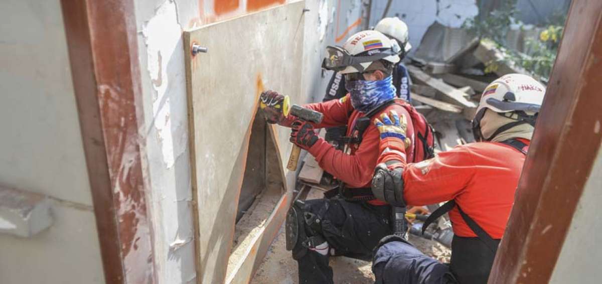 Un total de 27 bomberos ya son especialistas de b&uacute;squeda, rescate y salvamento de seres vivos en zonas urbanas. 