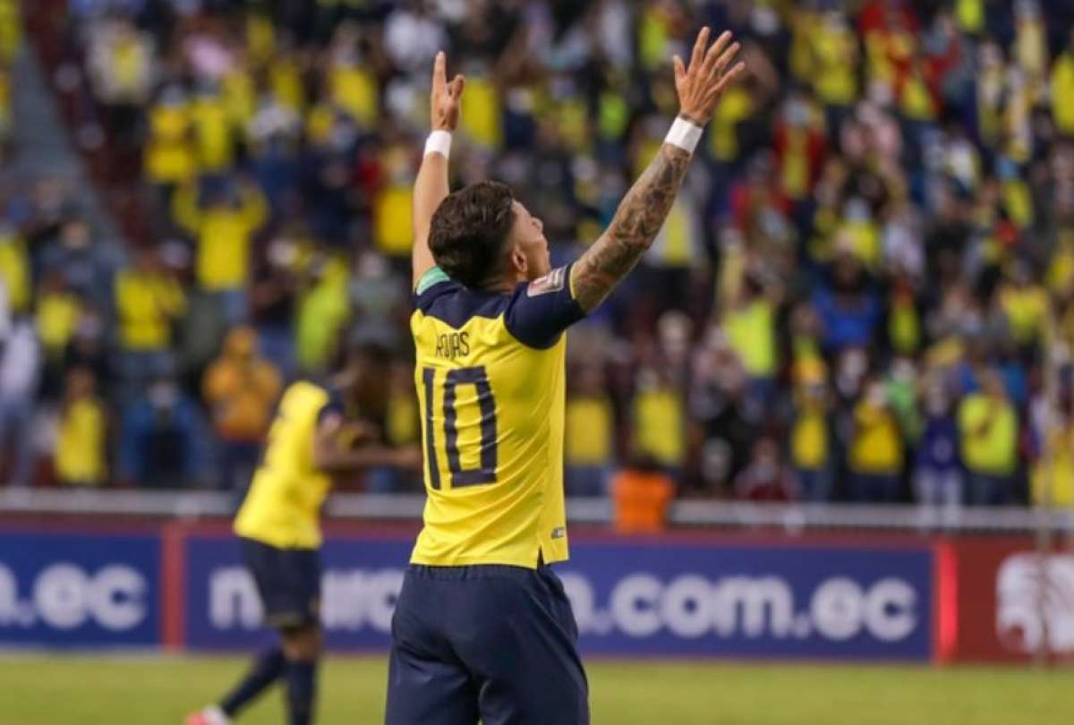 Joao Rojas celebra un triunfo de la Selecci&oacute;n, en el estadio de Liga de Quito