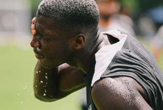 Moisés Caicedo sufrió una lesión en los minutos finales de la semifinal entre Chelsea y Fluminense. Su presencia en la final está en duda.
