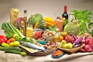  Esta dieta se compone esencialmente de frutas y verduras, de carne magra y de pescado, y de una importante presencia del aceite de oliva. Foto: Internet 