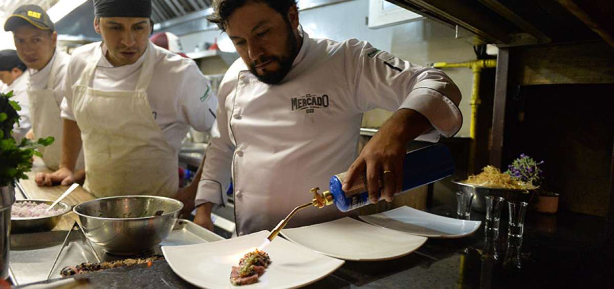Alexander Lou, chef peruano, lleva 19 a&ntilde;os en el arte de la cocina. Sus primeros platos fueron realizado en Australia, seg&uacute;n &eacute;l, por una casualidad.