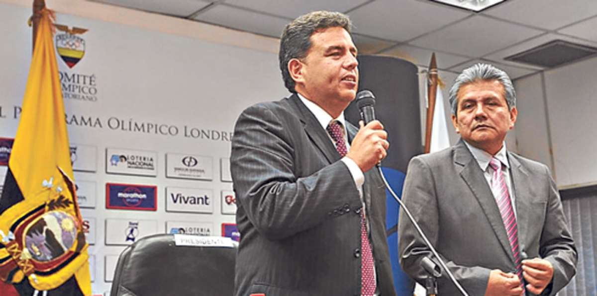 Augusto Mor&aacute;n (izq.) junto al exsecretario del COE &Aacute;lex Gonz&aacute;lez, quien renunci&oacute; a su cargo hace 2 semanas. Foto: Archivo / El Tel&eacute;grafo.