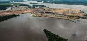 En Brasil, la represa de Belo Monte ha bloqueado el r&iacute;o Xingu. Es un ejemplo de la influencia de los trabajos humanos en los r&iacute;os de la regi&oacute;n tropical.