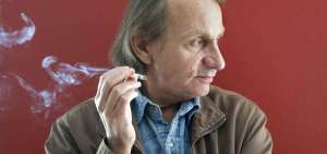 Michel Houellebecq es poeta, ensayista y novelista. Est&aacute; considerado  &ldquo;la primera star literaria desde Sartre&rdquo;, seg&uacute;n Le Nouvel Observateur.   