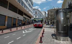 El paso vehicular por la calle Mej&iacute;a en direcci&oacute;n occidente-oriente no ser&aacute; interrumpido por el proyecto. Foto: Marco Salgado.