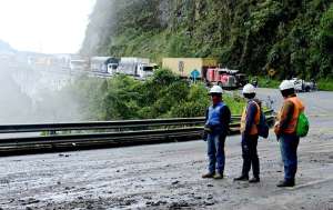 V&iacute;a Al&oacute;ag-Santo Domingo est&aacute; habilitada tras derrumbe, registrado esta madrugada