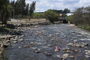El r&iacute;o Mach&aacute;ngara es el que tiene un poco m&aacute;s elevado el caudal, en comparaci&oacute;n con los otros que est&aacute;n secos. Foto: Fernando Machado/El Telegrafo