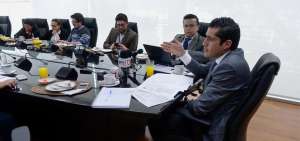Richard Mart&iacute;nez (d), ministro de Econom&iacute;a y Finanzas, asegur&oacute; que se est&aacute;n examinando varias opciones que permitan garantizar el gasto social.
