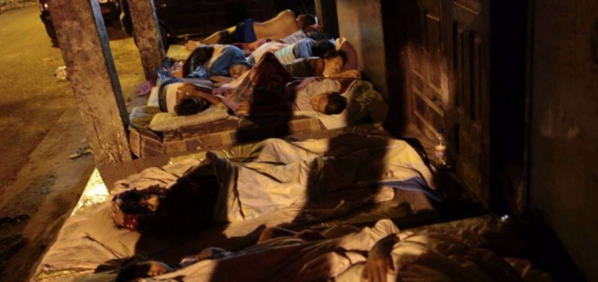 Mantenses volvieron a dormir en los portales de sus casas ante r&eacute;plicas