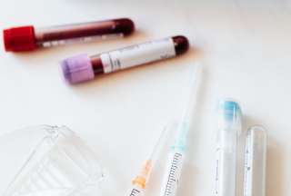 Pacientes con hemofilia exigen al MSP frenar la compra de medicamento a través del SERCOP