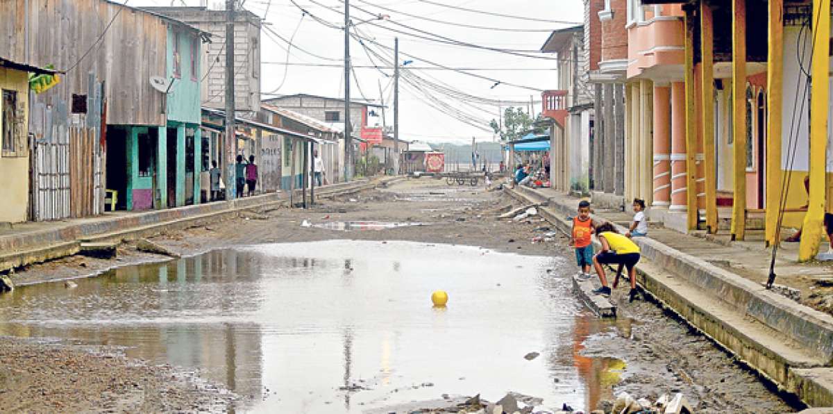 El fen&oacute;meno fue intenso e inund&oacute; tambi&eacute;n las calles principales y las instalaciones del Municipio. Foto: Regi&oacute;n Norte