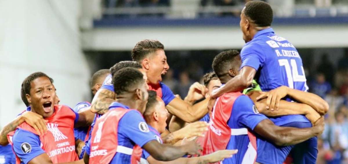 Emelec doblega al Flamengo y espera la vuelta en Brasil