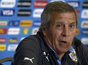 Tab&aacute;rez apura la renovaci&oacute;n pensando en Rusia y Uruguay pierde referentes