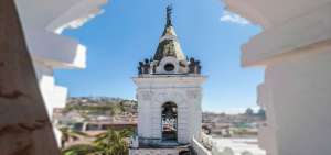 Quito celebra la independencia con luces, recorridos guiados y m&uacute;sica