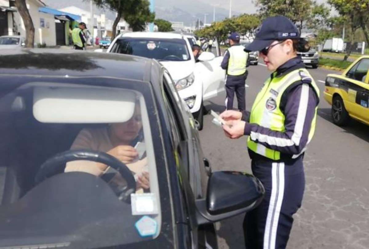 En Quito está vigente la restricción vehicular Pico y Placa. Conozca los horarios de esta medida.