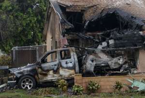 La caída de la avioneta dejó varias víctimas, viviendas destruidas y autos calcinados.