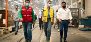 Autoridades constatan afectaci&oacute;n por incendio en empresa Procarsa