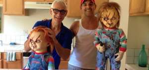 John Lafia (de azul), conocido por trabajar en la saga de Chucky.