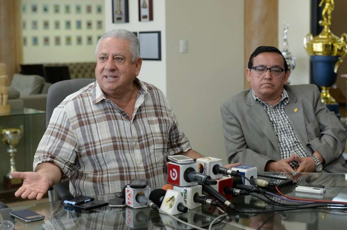 La Asamblea espera que Chiriboga d&eacute; a conocer los mecanismos de soluci&oacute;n del problema de los futbolistas ecuatorianos. Foto: Lylibeth Coloma/EL TEL&Eacute;GRAFO
