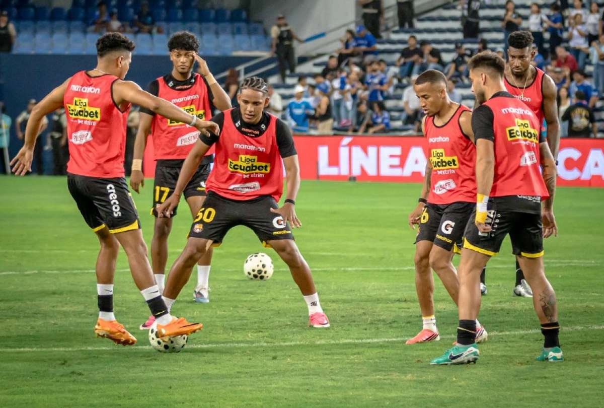 El Cl&aacute;sico del Astillero inici&oacute; con una hora de retraso