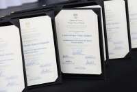 Asambleístas del Guayas reciben sus credenciales.